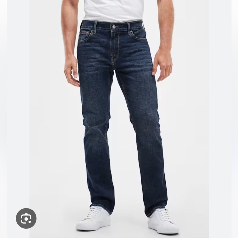 💕3/$25💕 Guess Slim Straight Jeans